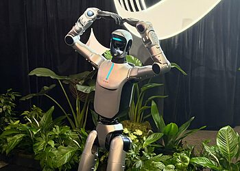 Honor Robot Phone vs Xiaomi Leica Leitzphone