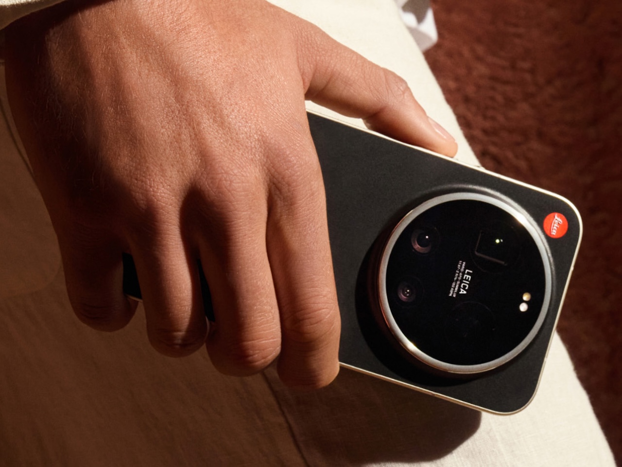 Honor Robot Phone vs Xiaomi Leica Leitzphone