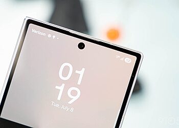 Galaxy Z Fold 8 selfie camera cutout leak on outer display