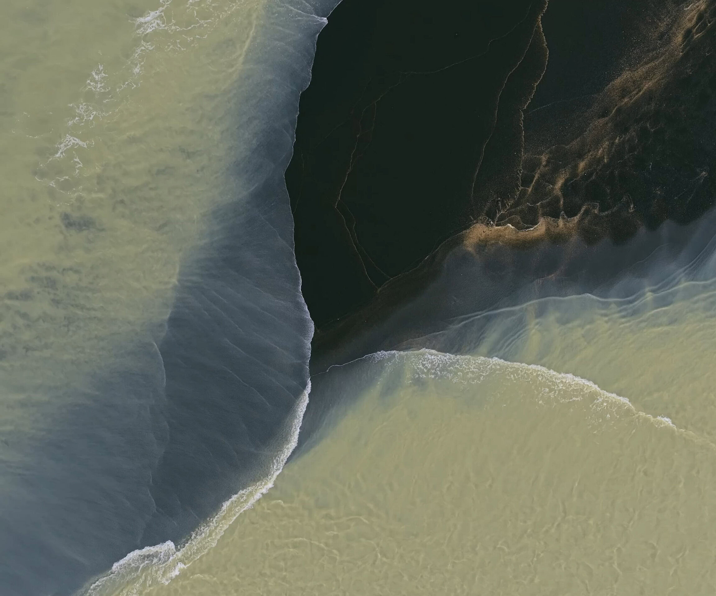 Pixel 11 Pro Fold Pine inner wallpaper light mode