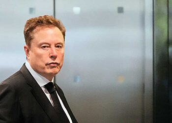 Elon Musk arrives at the U.S. District Court in Oakland, Calif., Tuesday, April 28, 2026. (AP Photo/Godofredo A. Vásquez)