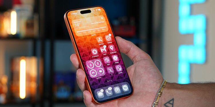 iPhone 18 Pro display concept with smaller Dynamic Island